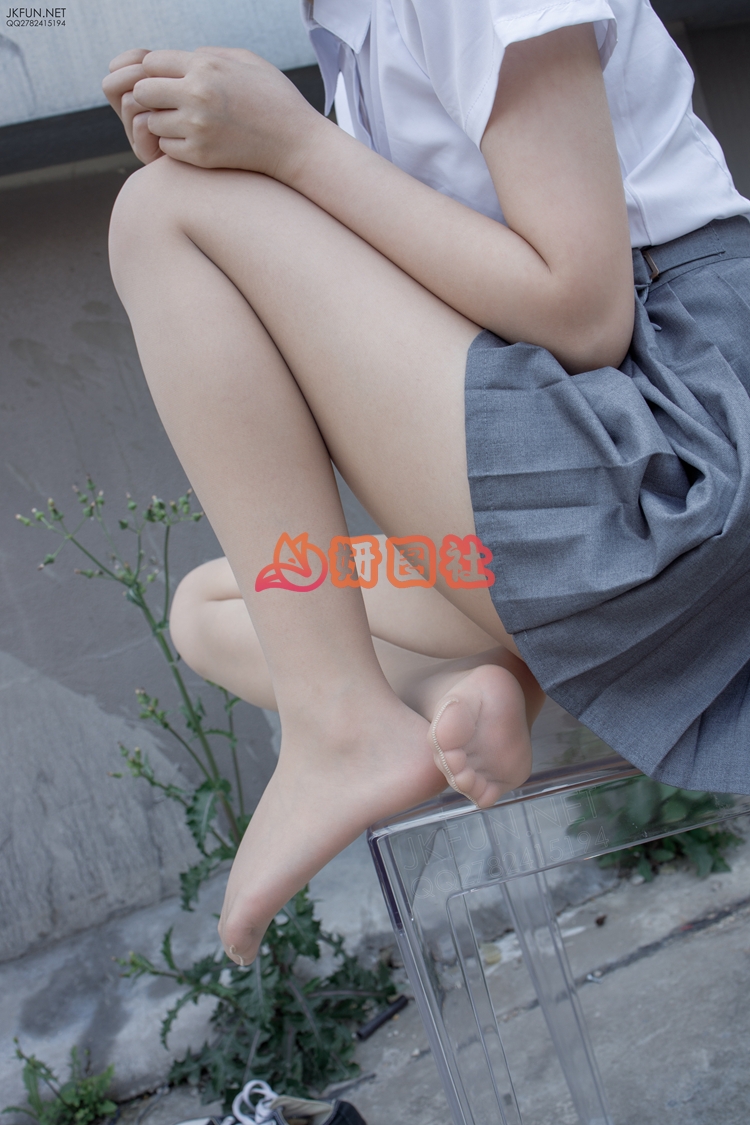 yantu186、[森罗财团]JKFUN-005_10D肉丝卉子踩物-琉璃社